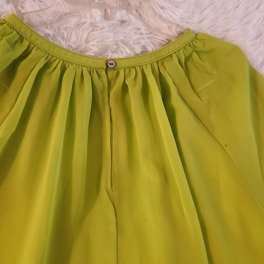 NEW Beautiful Lime Green Flowy Blouse - Picture 6 of 10